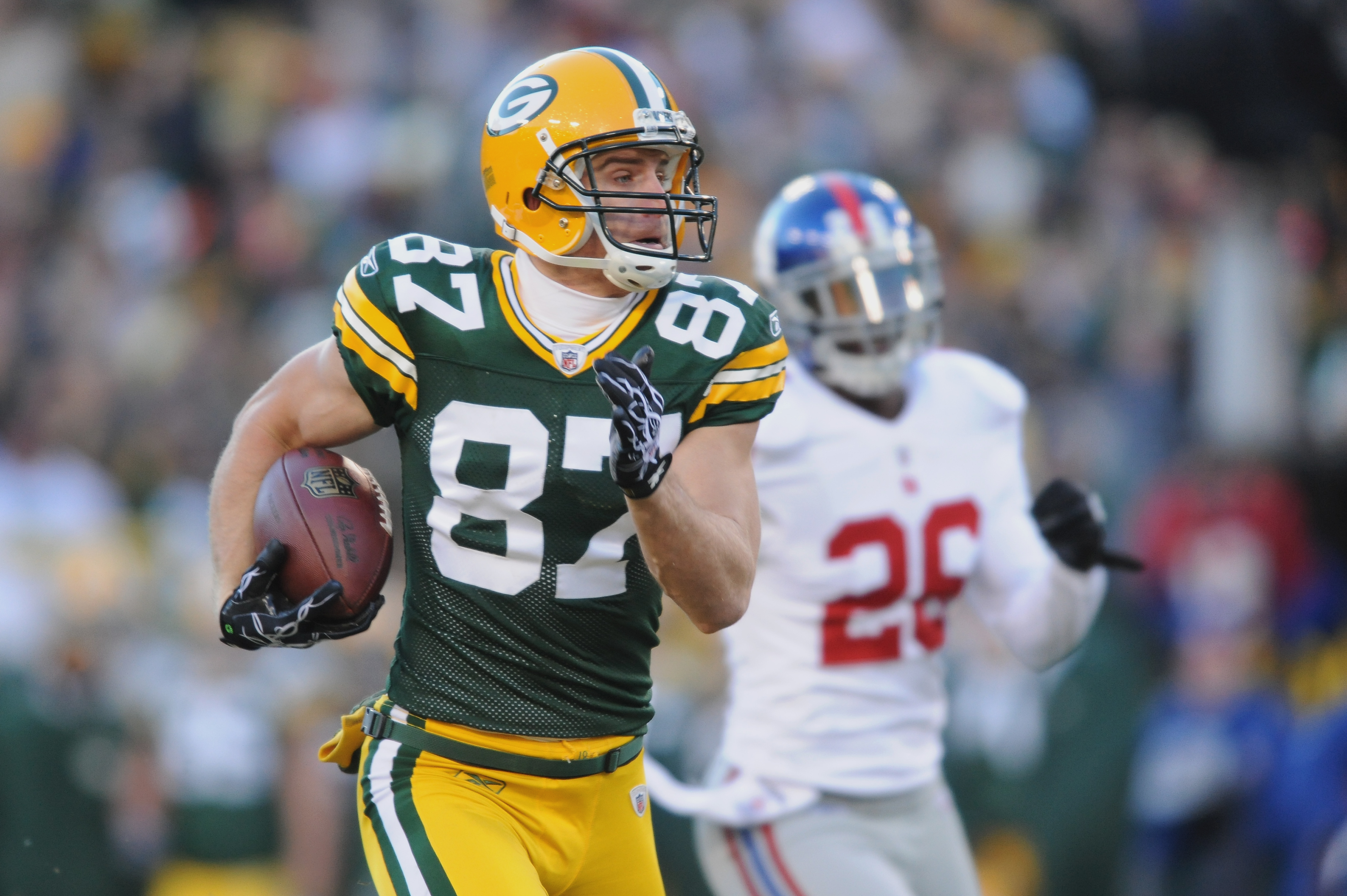 Why no knee brace for Jordy Nelson? Receivers almost never use