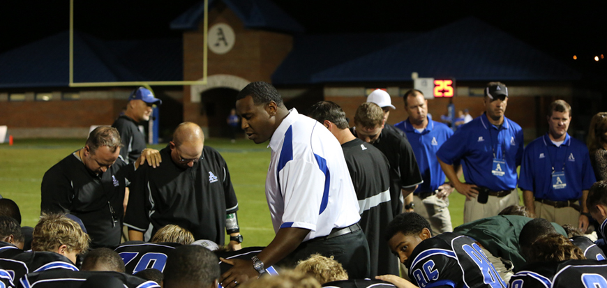 Auburn HS Huddle Prayer Wayne Dickens